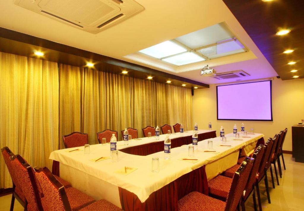 Ambience Executive Hotel Pimpri-Chinchwad Negócio foto